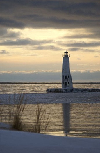 Frankfort Light on a Winter Day: J-556