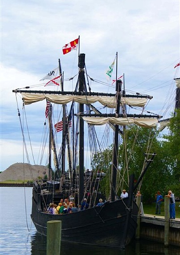 Columbus' ship 